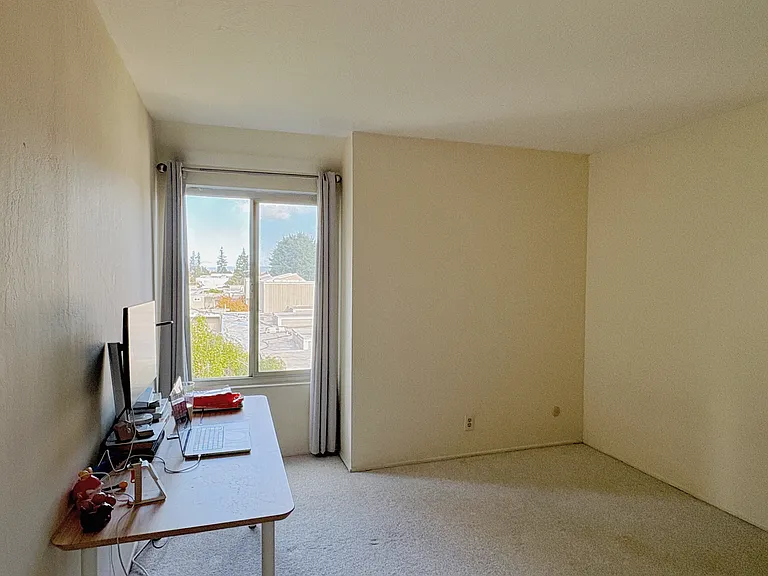 340 Auburn Way — Photo 4