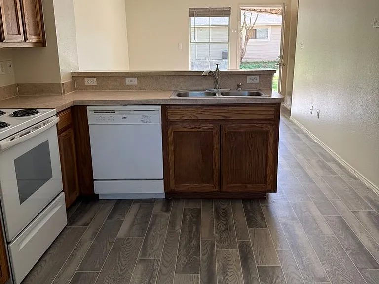 112 W 3rd St — Photo 12