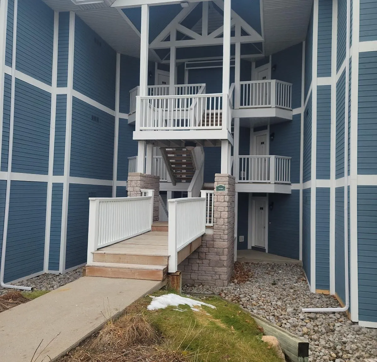 2 bed, $3,000 — Photo 1