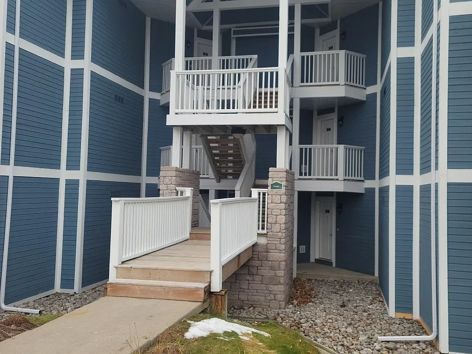 90 Highland Dr #2442-43