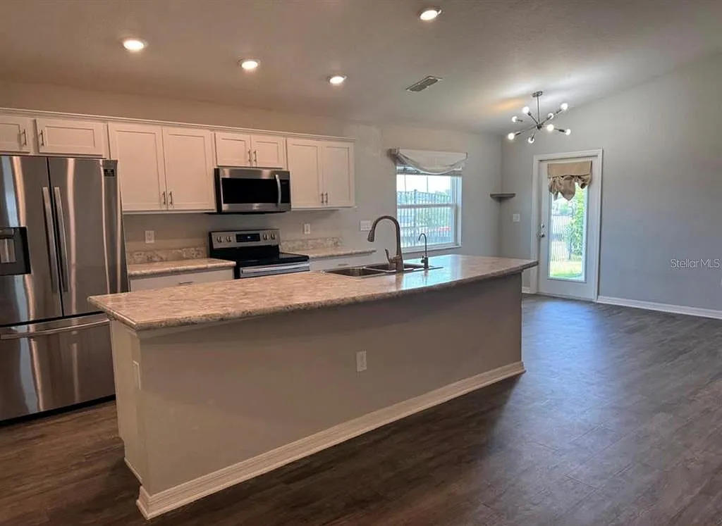 4 bed, 2.0 bath, 1547 sqft, $2,200 — Photo 3