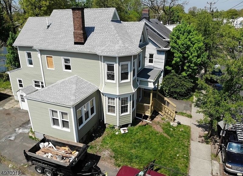 1st image of 582 W Grand Ave