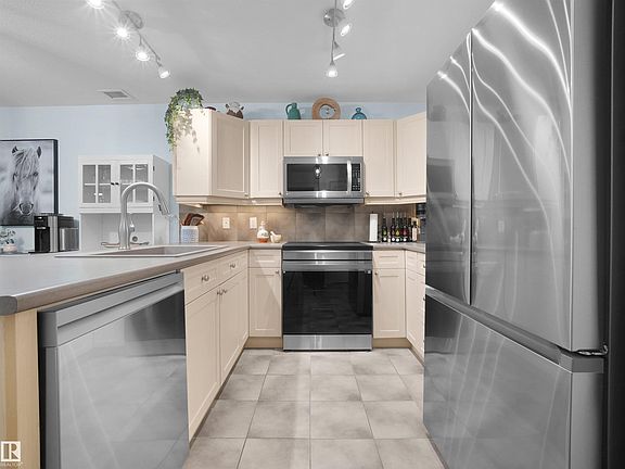 4th image of 400 Palisades Way #132