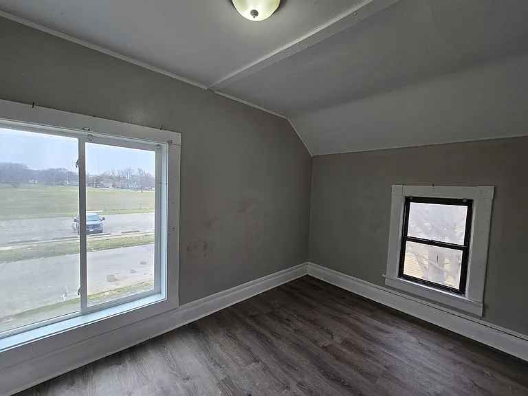 214 Edwards St — Photo 18