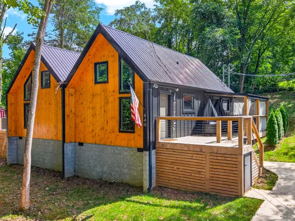 840 & 842 Delight Ln, Sevierville, TN 37876