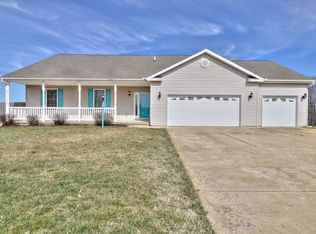 915 Trailway Ct, Champaign, IL
