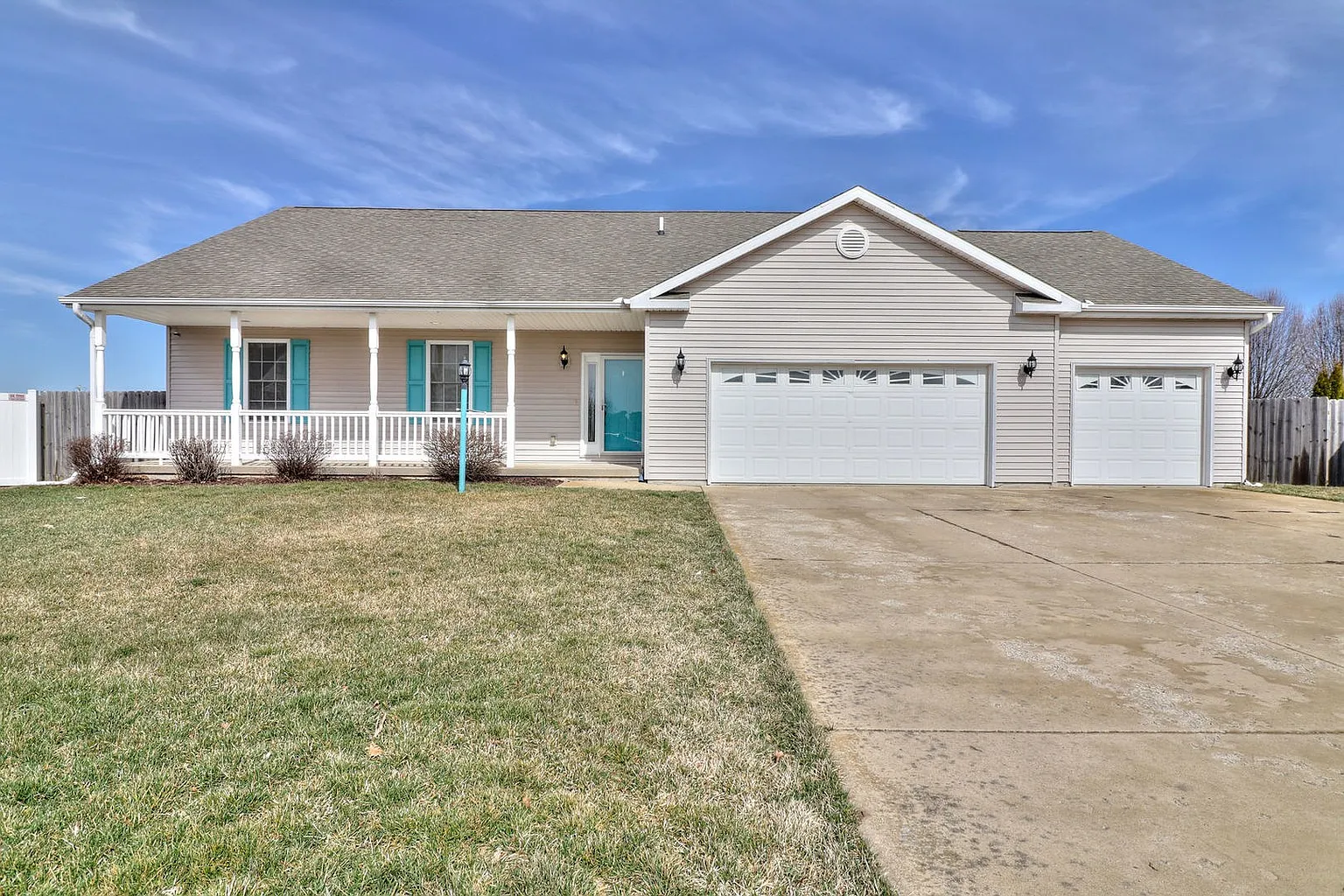 915 Trailway Ct photo 1