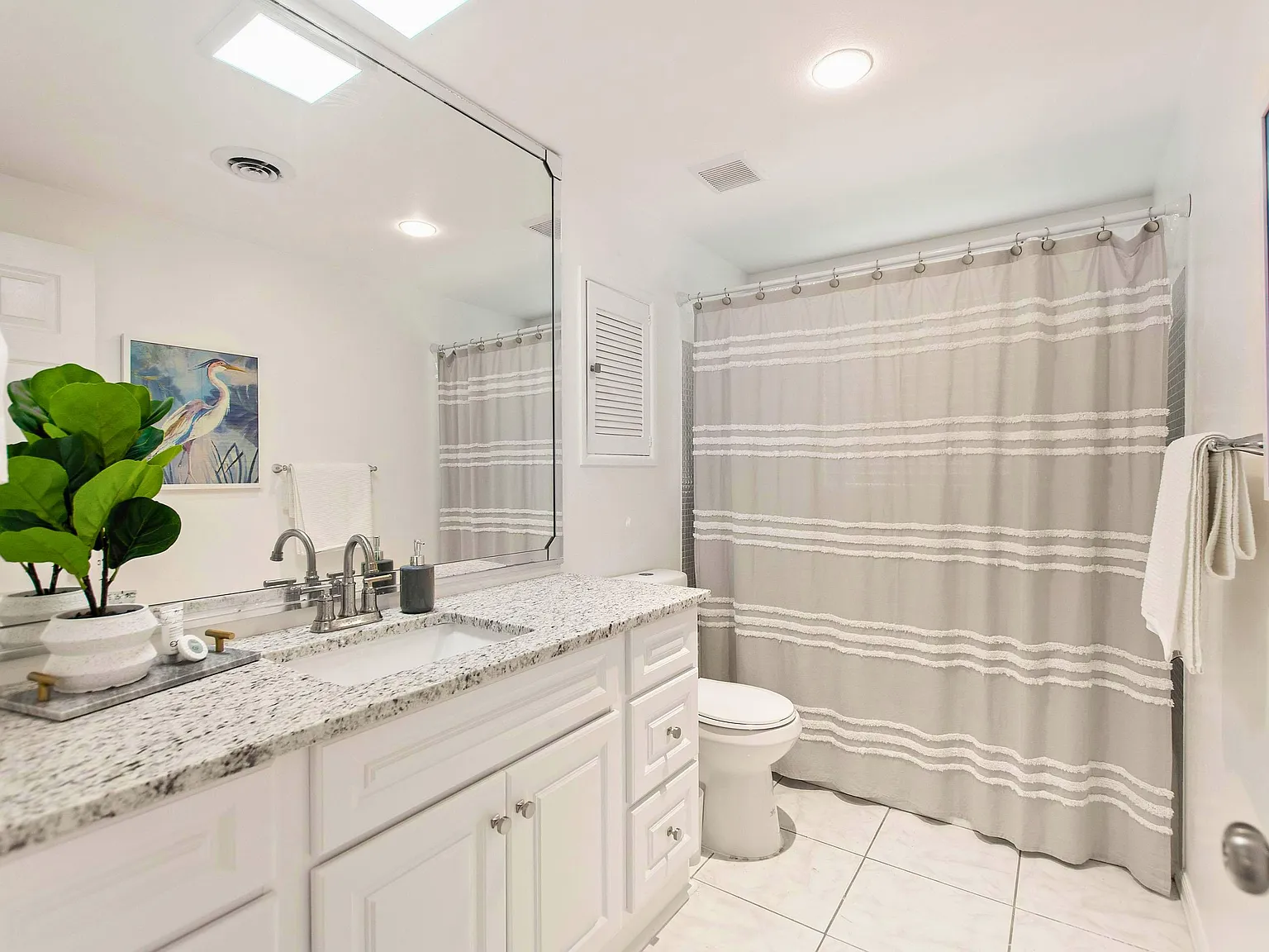 4 bed, 2.0 bath, 1009 sqft, $1,044 — Photo 4