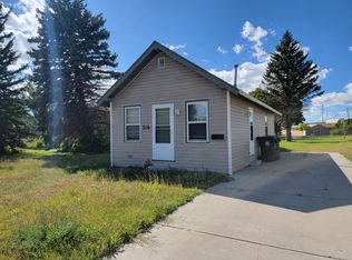 316 W 10th St, Cheyenne, WY 82007