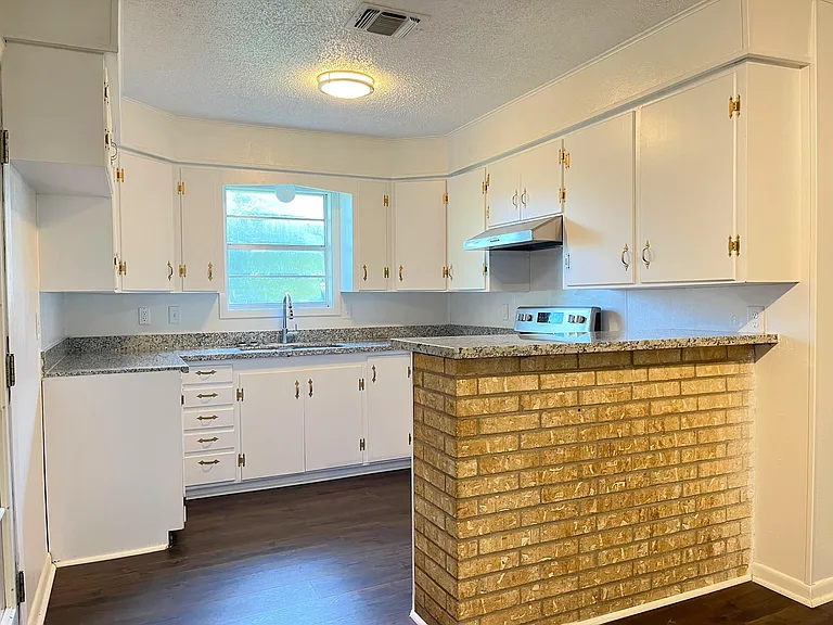409 La Bradford Dr — Photo 5
