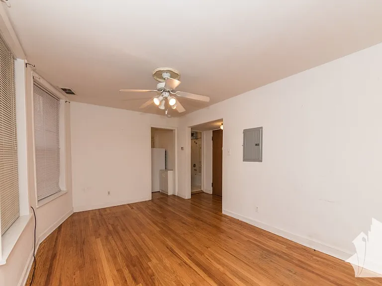 1509 W Barry Ave #2 — Photo 2