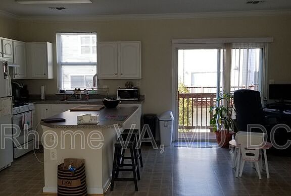 2nd image of 21838 Jarvis Sq