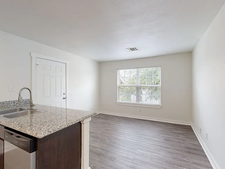 Bennett Ridge Apartments — Photo 14
