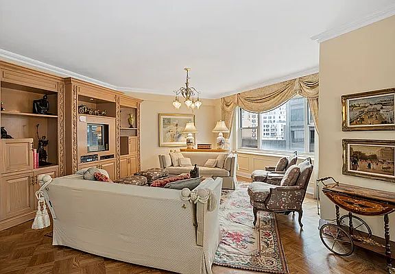 3rd image of 931 Lexington Ave #10C