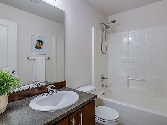 3rd image of 15720 Manor Way APT E1
