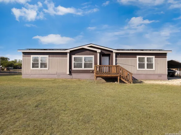 930 COUNTY ROAD 5710, Devine, TX 78016