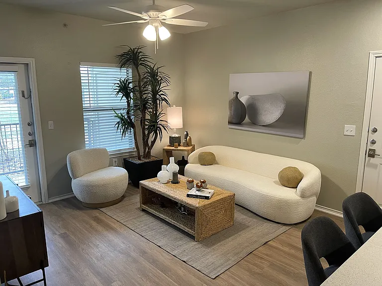 Nova Vista Apartments at Woodlake — Photo 4
