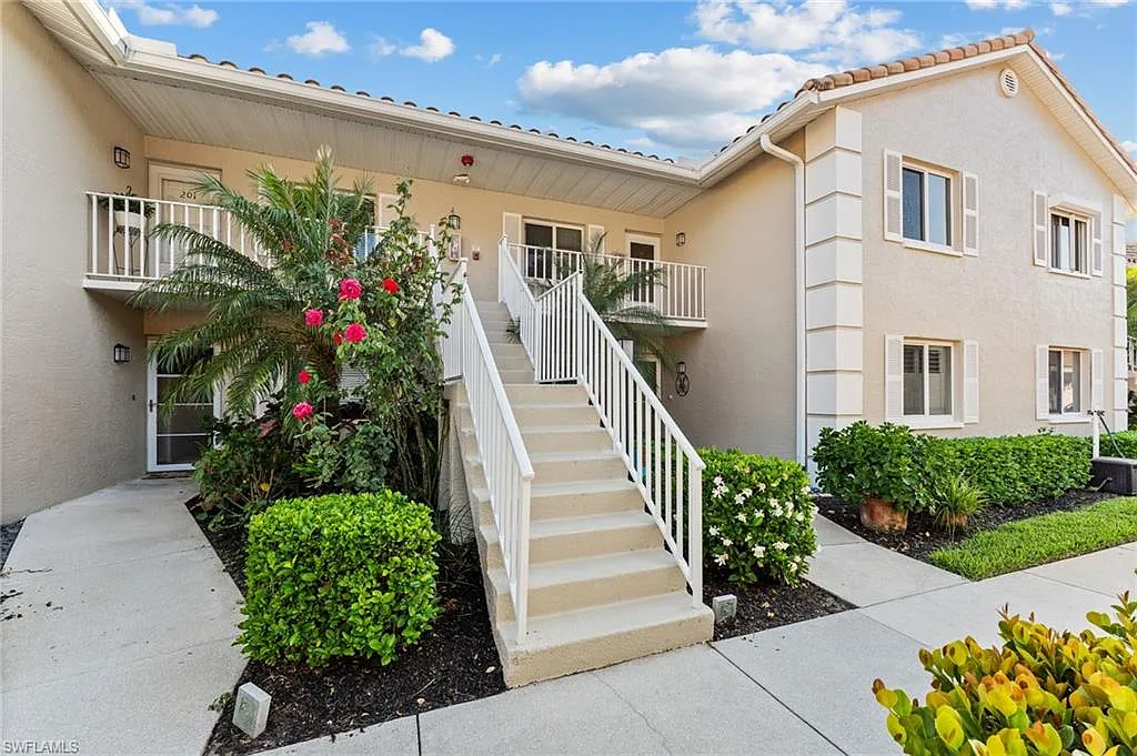 2 bed, 2.0 bath, 1318 sqft, $2,225 — Photo 2