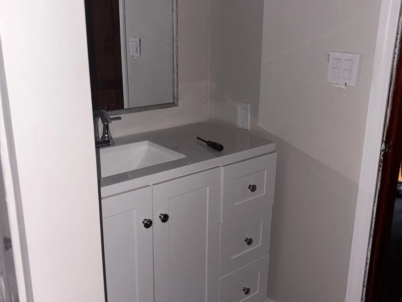 3 bed, 1.0 bath, 1100 sqft, $1,350 — Photo 4