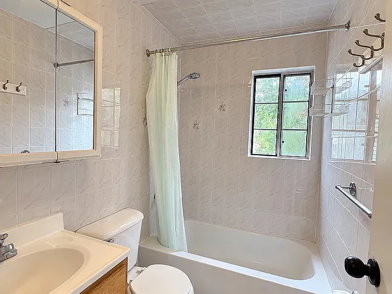 3 bed, 1.5 bath, 1300 sqft, $2,900 — Photo 3