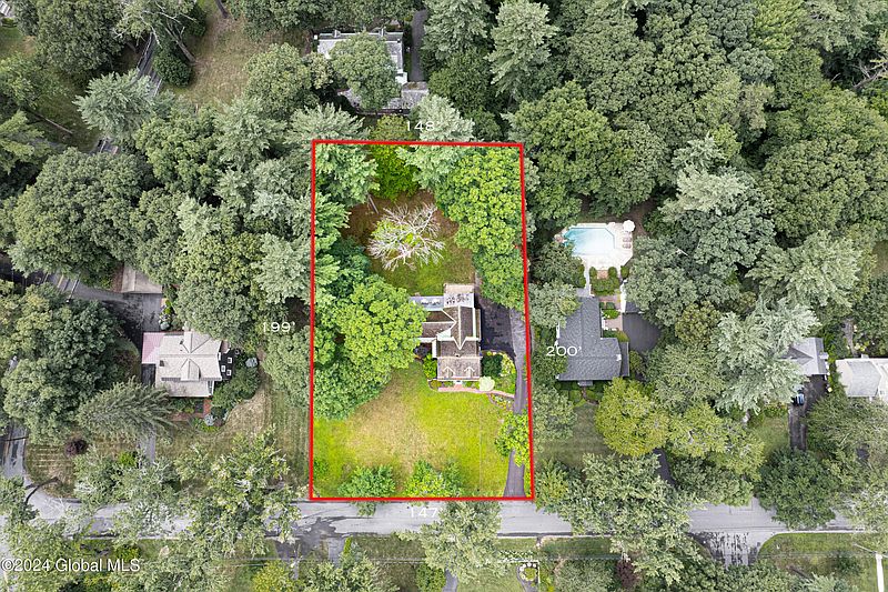 3rd image of 913 Morgan Avenue