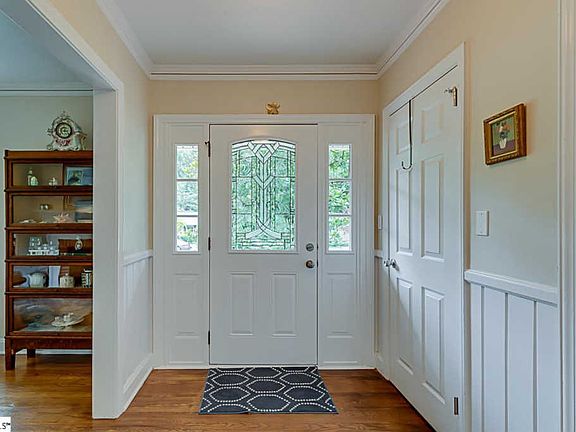 4th image of 17 Broughton Dr