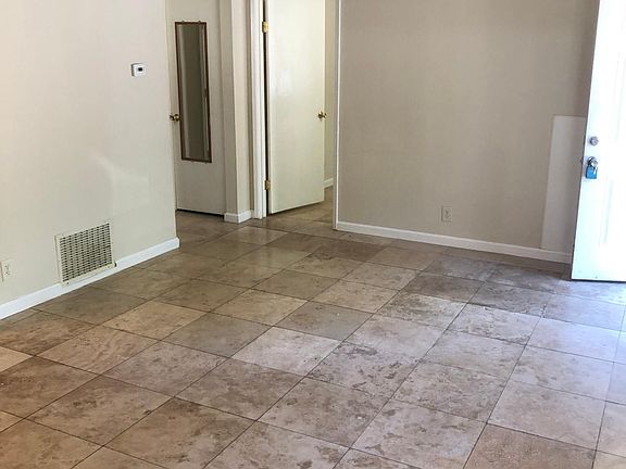 4th image of 2827 Manor Dr #A