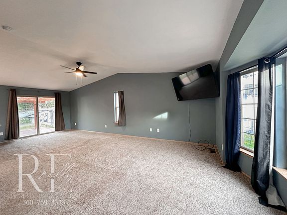 4th image of 1209 Lansing Ave