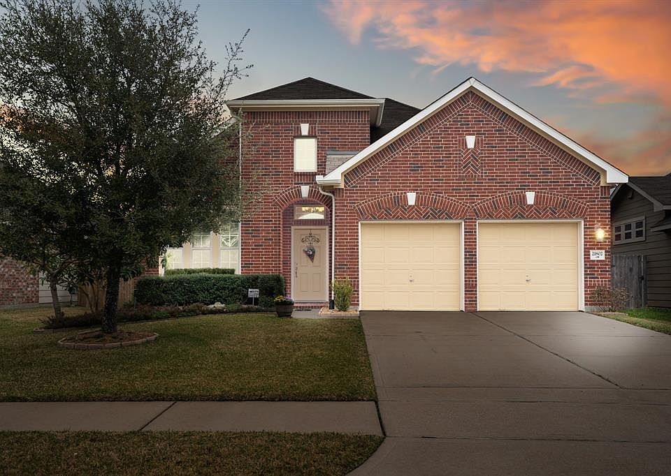 Welcome to the most gorgeous 1 story 3-bedroom 2-bathroom home in Spring Terrace.