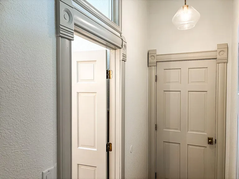 819 N Cedar St — Photo 20