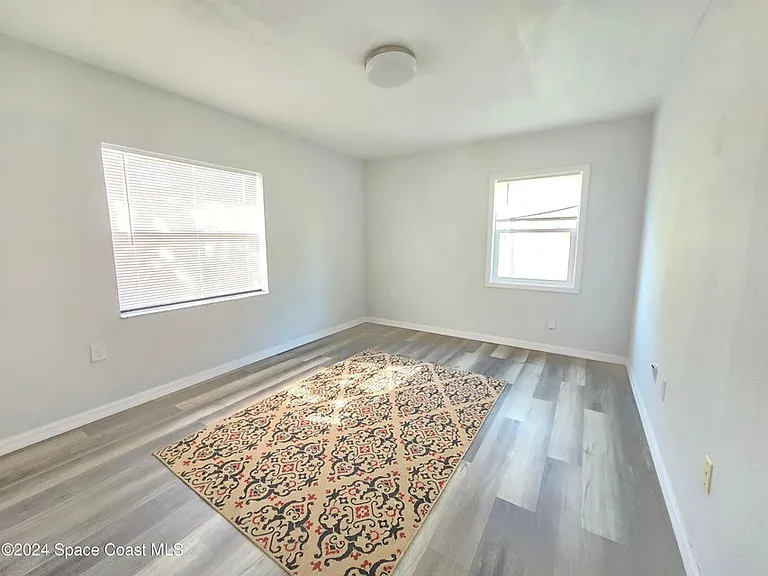 484 Poinciana Dr — Photo 2