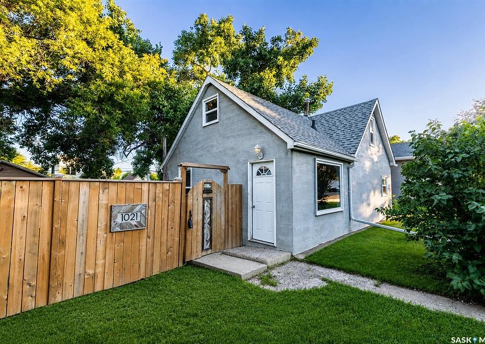 1st image of 1021 Caribou STREET W