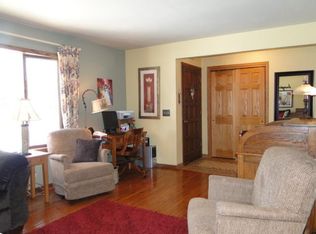 612 Knoll Ter, Waterford, WI