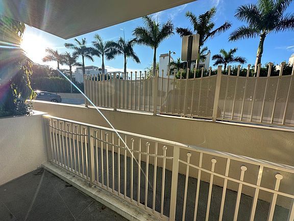 3rd image of 445 NE 39th St #102