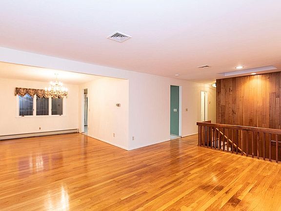 2nd image of 620 Lamanna Dr