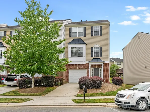9785 Walkers Glen Dr, Concord, NC 28027