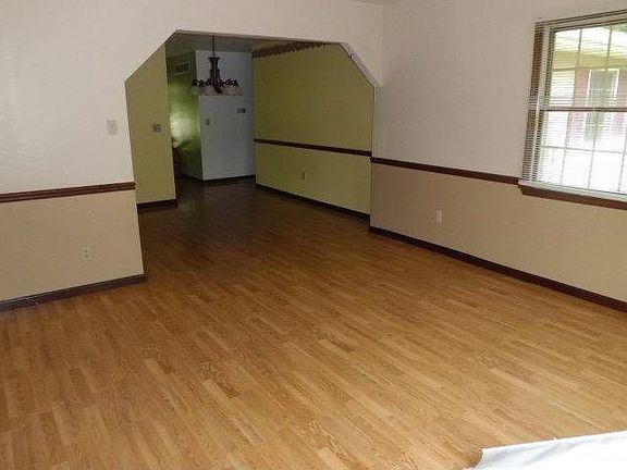 2nd image of 18092 Lawn Ct