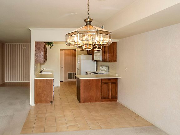 5th image of 2590 S Elizabeth St APT 3