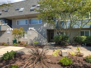 126 N Hayden Bay Dr, Portland, OR