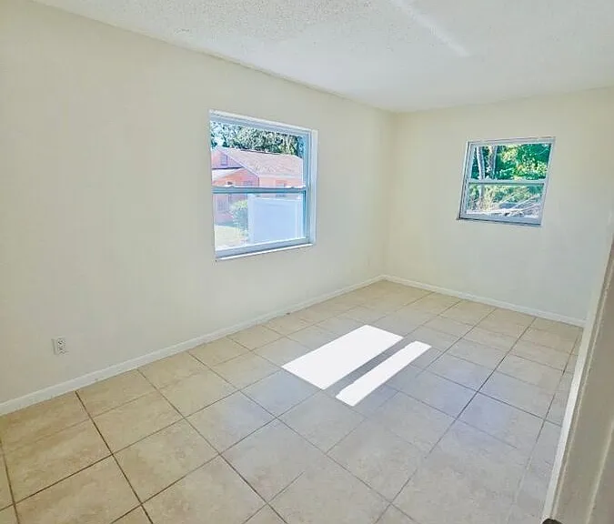 320 S Grosse Ave #B — Photo 9