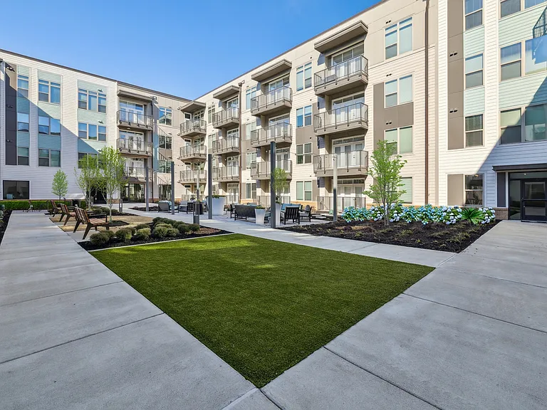Link Apartments Broad Ave — Photo 23