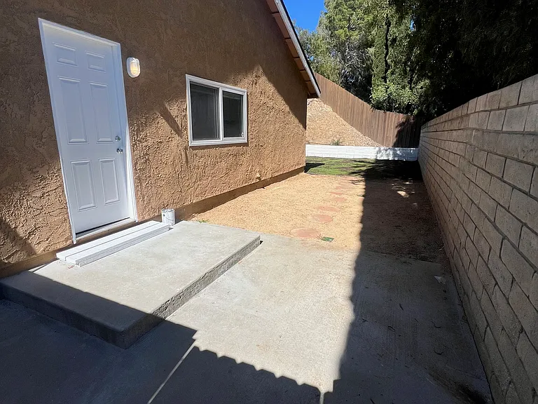 2800 Regina Ave — Photo 23