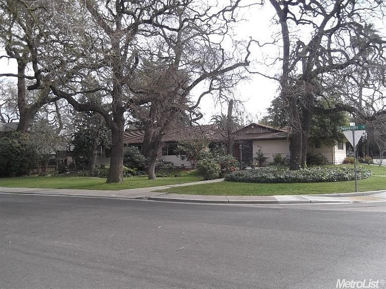 1st image of 7610 Park Woods Dr