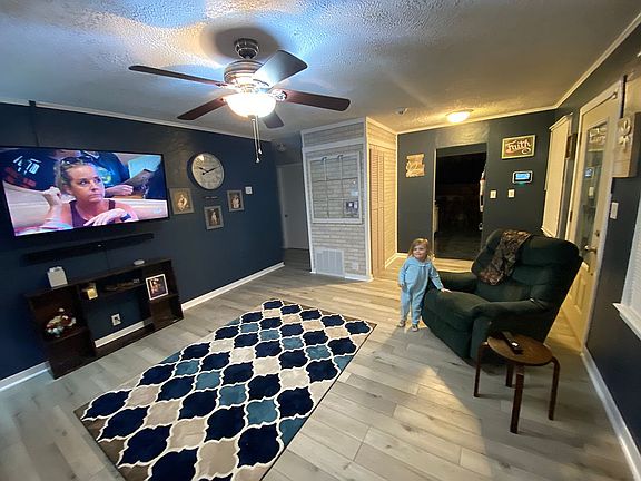 3rd image of 251 Brentwood Dr