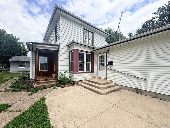 3rd image of 400 Spruce St