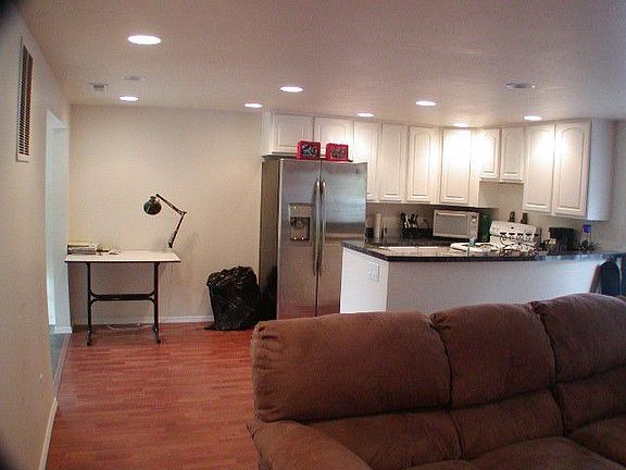 4th image of 321 SE Reef Ave