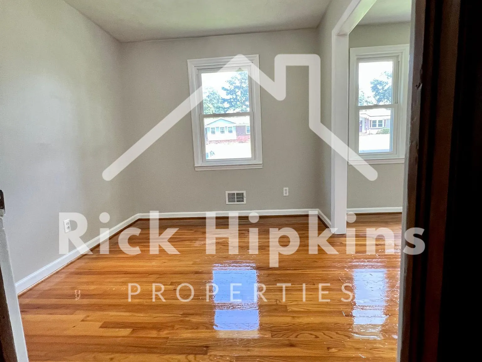3 bed, 1352 sqft, $1,600 — Photo 3