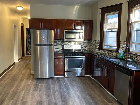 2nd image of 206 Ontario St