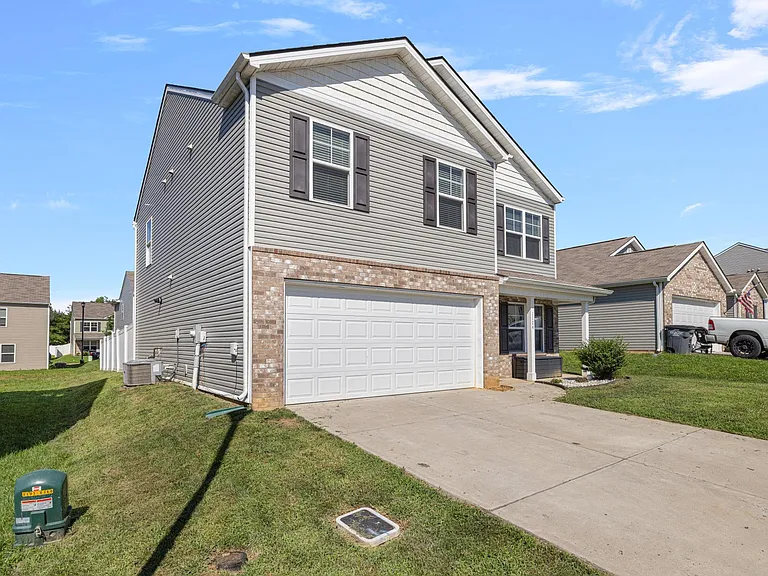 1124 Tay Sta — Photo 41