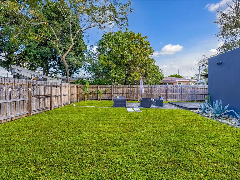 5612 NW 11th Ave — Photo 34